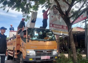 Jelang Pilkada 2024, Bawaslu Padang Kembali Tertibkan Ribuan APK