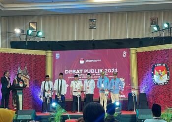 Erman Safar Dicecar Isu Incest dan Kritik Pengelolaan Baznas di Debat Pilkada Bukittinggi