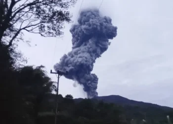 Gunung Marapi Kembali Erupsi, Hujan Abu Sampai ke Bukittinggi