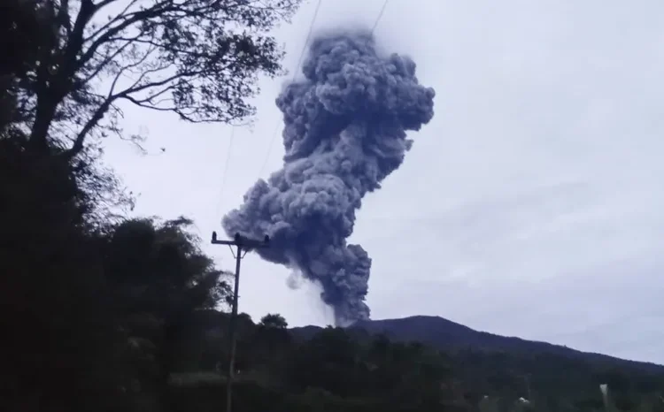 Erupsi gunung Marapi pada Rabu, 6 November 2024.(Dok. PVMBG)