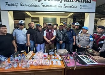 Warga Lempari Polisi saat Penggerebekan ‘Sarang Narkoba’ di Padang, Tujuh Orang Ditangkap