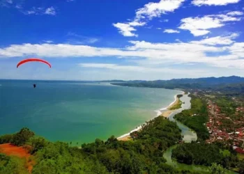 Pesona Puncak Langkisau Pesisir Selatan, Panorama Spektakuler dan Destinasi Paralayang Terbaik di Sumbar