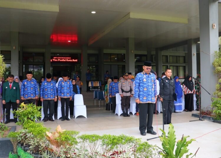 Pemerintah Kota (Pemko) Payakumbuh menggelar upacara peringatan Hari Kesehatan Nasional (HKN) ke-60, Selasa (12/11).