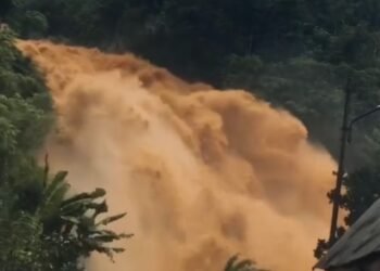 Video: Detik-detik Air Terjun Bayang Sani Pesisir Selatan Melimpah Ruah Pasca Hujan Deras