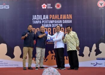 Peduli Kemanusiaan, PT Semen Padang Serahkan 325 Kantong Darah ke PMI