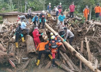 Video: Evakuasi Korban Terseret Banjir Bandang di Limapuluh Kota