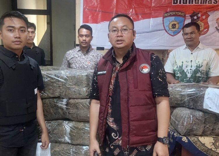 Polisi menggagalkan penyeludupan narkoba ke Sumbar.
