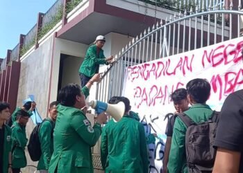 Dinilai Lamban Proses Kasus Korupsi Dana Kemahasiswaan, Mahasiswa Unand Geruduk Kantor PN Padang