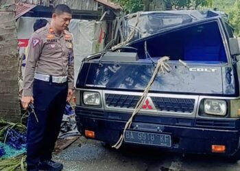 Dikejar OTK, Mobil Pick Up Terguling hingga Ringsek Parah di Padang, Muatan Telur Berserakkan