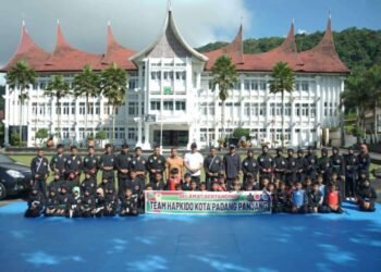 Pemko Padang Panjang Lepas 6 Atlet Hapkindo yang Berlaga di Kejurnas Semarang