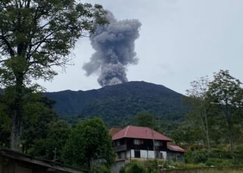 Gunung Marapi Meletus 5 Kali Hari Ini, Lontarkan Asap Kelabu 800 Meter