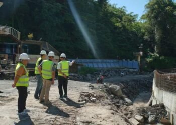 Pemko Padang Panjang Tinjau Progres Perbaikan Jalan Lubuk Mata Kucing