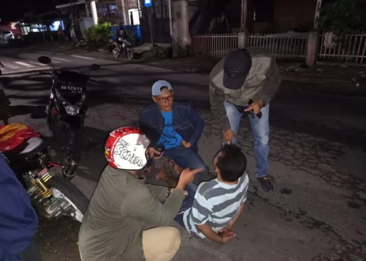 Penangkapan pelaku narkoba di Padang.