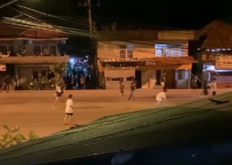 Aksi tawuran antar remaja di Padang pada Rabu (11/12).