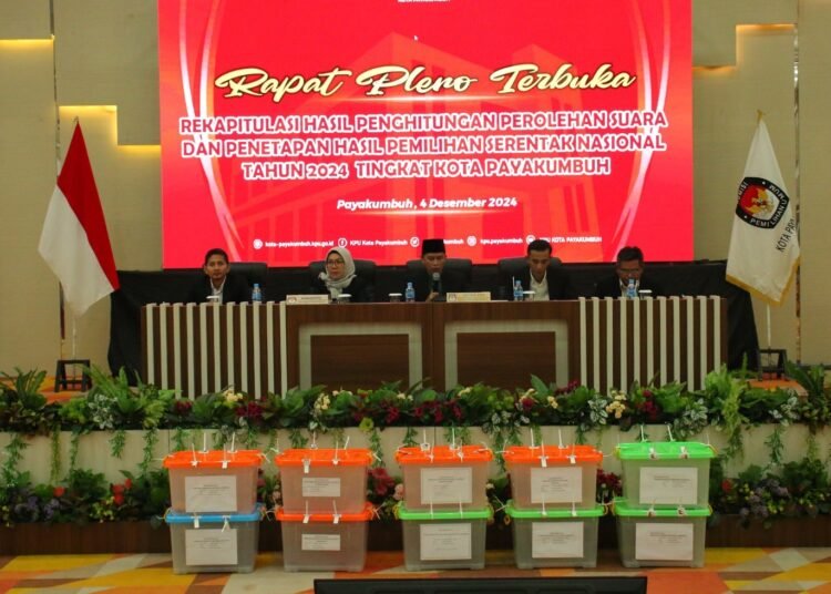Penetapan rekapitulasi suara hasil Pemilihan Gubernur dan Wakil Gubernur Sumatera Barat serta Wali Kota dan Wakil Wali Kota Payakumbuh di Payakumbuh, Rabu (4/12/2024).