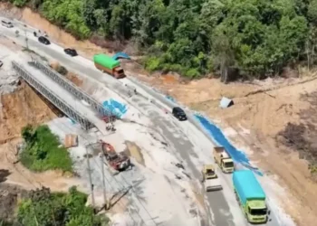 Jalan Lintas Riau-Sumbar yang Putus di Tanjung Alai Diperkirakan Bisa Dilalui Dua Arah Besok 23 Desember
