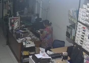 Seorang ART di Padang Terekam CCTV Curi Uang di Toko Majikan