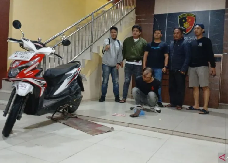 Pelaku penjambretan di Kota Bukittinggi diringkus polisi.