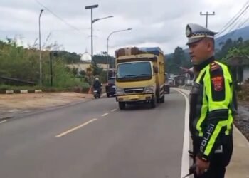 Jalur Sitinjau Lauik Kembali Lancar Usai Macet Berjam-jam