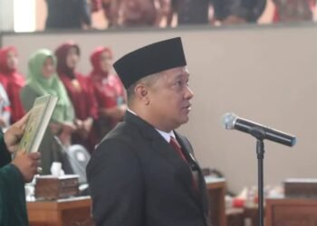 Politisi PDIP Jemi Hendra Dilantik Jadi Ketua DPRD Dharmasraya 2024-2029
