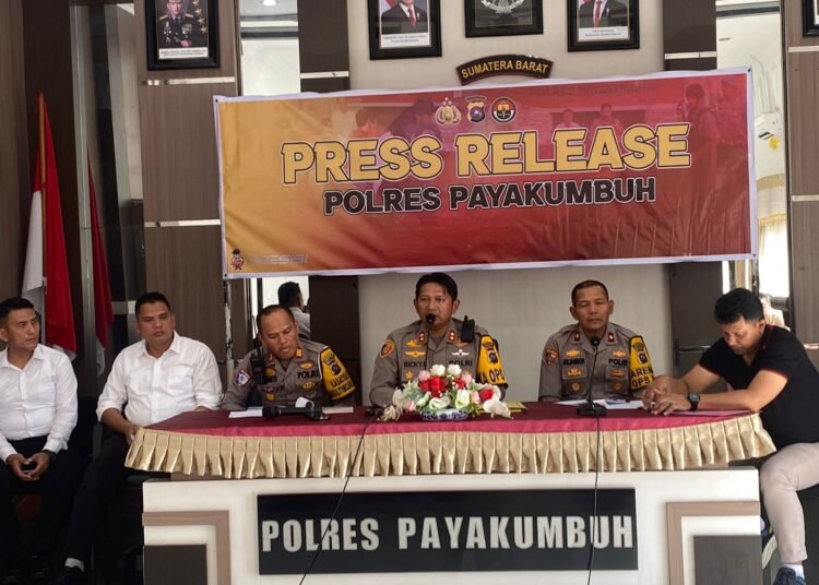 Konferensi pers Polres Payakumbuh pada Selasa (31/12).