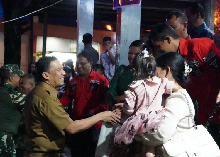 Pj Wali Kota Padang Panjang memantau malam perayaan Natal (foto: Diskominfo Padang Panjang)