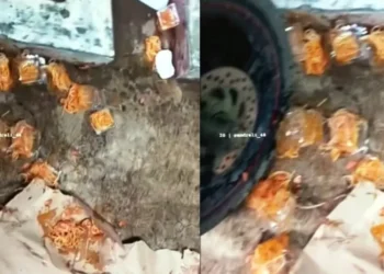 Video: Ibu Kantin Diduga Buang Dagangan Siswi MTs, Netizen Geram