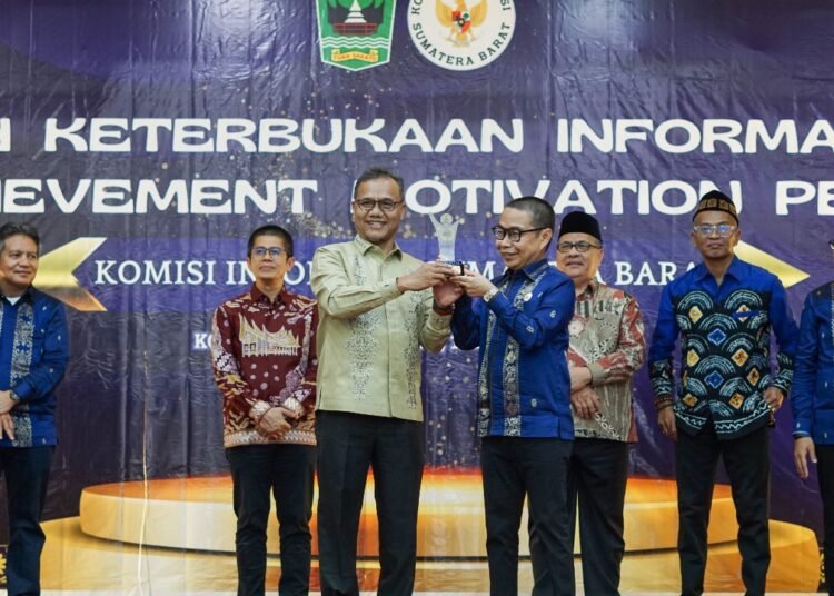 PDAM Tirta Sago Kota Payakumbuh meraih peringkat pertama Keterbukaan Informasi Publik.