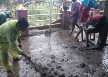 Video: Longsor Terjang Jalan di Agam Akibat Diguyur Hujan Seharian