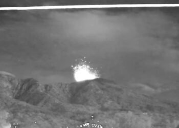 Video: Detik-detik Gunung Marapi Kembali Erupsi di Malam Terakhir 2024