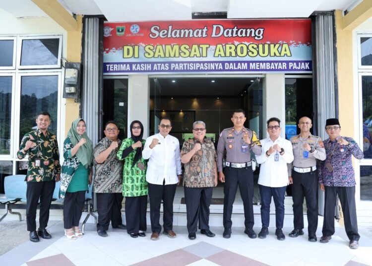 Ketua DPRD Sumbar, Muhidi melakukan kunjungan kerja ke UPTD SAMSAT Arosuka, Kabupaten Solok, Jumat (6/12/2024).