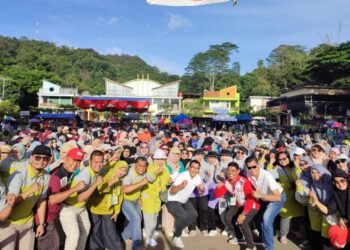 Ribuan Guru di Payakumbuh Ikuti Jalan Sehat Meriahkan HGN 2024