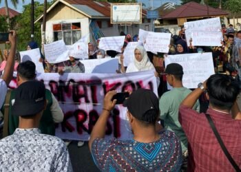 Ratusan Massa Geruduk Kantor Bawaslu Payakumbuh, Desak Tuntaskan Dugaan Politik Uang