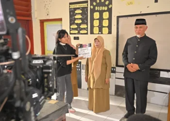 Gubernur Sumbar Ikut Syuting Film Nia Kurnia Sari, Kisah Gadis Penjual Gorengan di Padang Pariaman