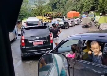 Ada Truk Mogok dan Minyak CPO Tumpah, Jalan Padang-Solok via Sitinjau Lauik Macet Lagi