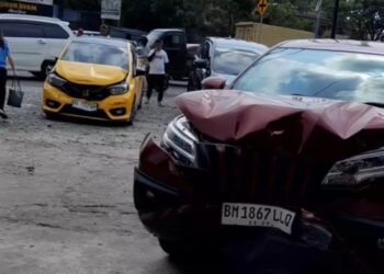 Kecelakaan Beruntun di Padang, Minibus Ringsek