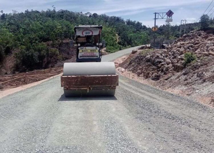 Pengerjaan jalan lintas Riau-Sumbar tepatnya di Tanjung Alai, Kecamatan XIII Koto Kampar, Kabupaten Kampar. (Foto: BPJN Riau)
