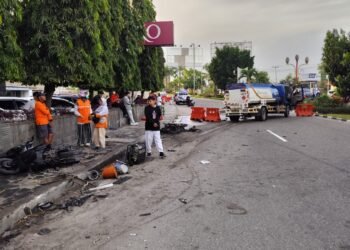 Diduga Mengantuk, Truk Tangki Pertamina Tabrak Dua Kendaraan di Padang