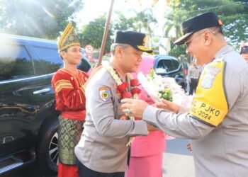 Pejabat Polda dan Kapolres Sambut Kapolda Sumbar Irjen Pol Gatot Tri Suryanta