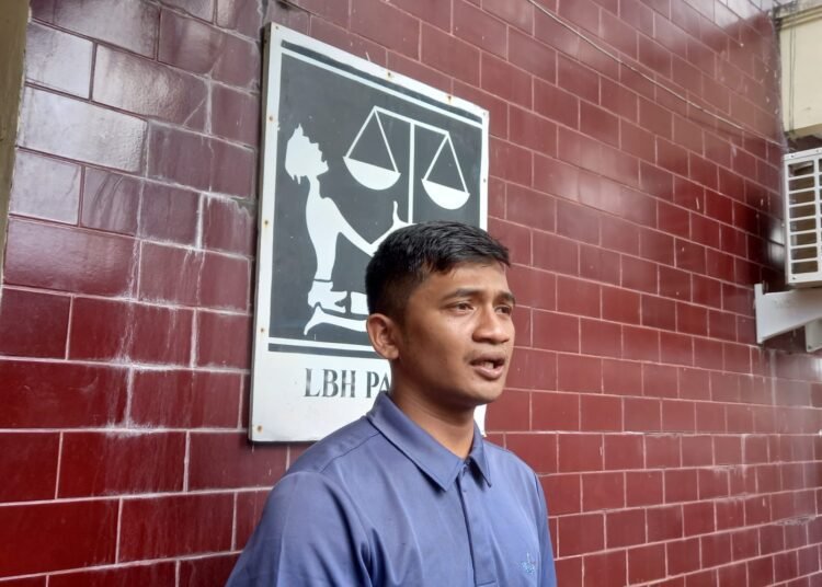 Kuasa Hukum Keluarga Afif Maulana, Adrizal di Kantor LBH Padang (foto: Habil/Kabarminang.com)