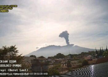 Video: Kecelakaan Mobil Seruduk Pohon di Padang, Diduga Sopir Ngantuk