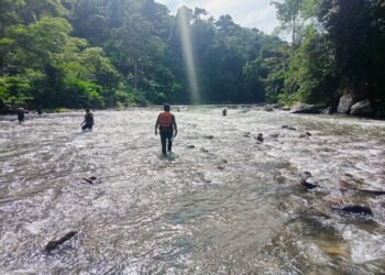 Dua Warga Terseret Arus Sungai di Pesisir Selatan Belum Ditemukan