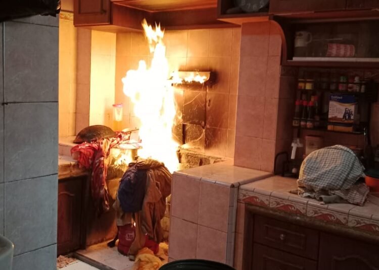 Dapur rumah warga di Padang terbakar pada Rabu (22/1).