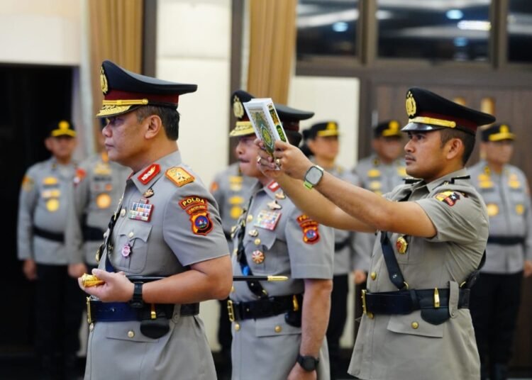 Serah terima jabatan Irjen Pol Dr. Gatot Tri Suryanta sebagai Kapolda Sumbar.