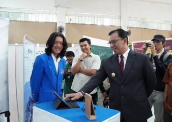 Pj Wali Kota Padang Panjang Apresiasi Karya Pameran Tugas Akhir Mahasiswa DKV ISI