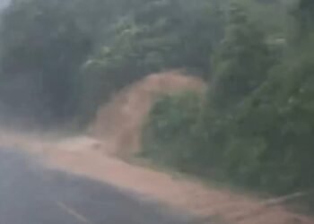 Video: Jalan di Pesisir Selatan Terendam Banjir usai Diguyur Hujan Deras