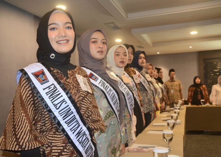 Finalis Uni dan Uda Duta Wisata Kota Padang 2025.