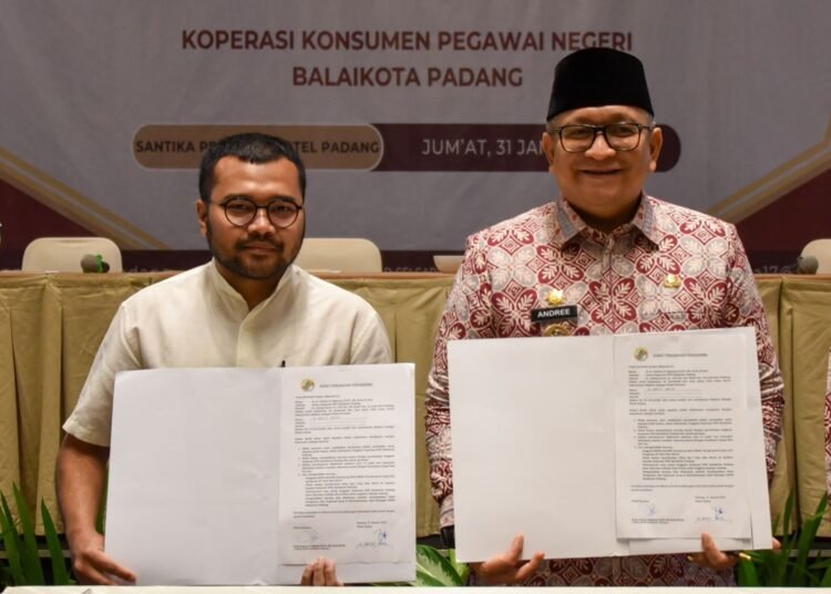 Pj Wali Kota Padang Andree Algamar pada RAT Tahun Buku 2024 KPN Balai Kota Padang.