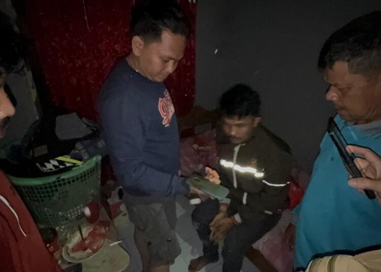Polres Padang Panjang tangkap AB (30) yang terlibat tindakan penyalahgunaan ganja pada Jumat (17/1/2025) sekitar pukul 02.30 WIB.
