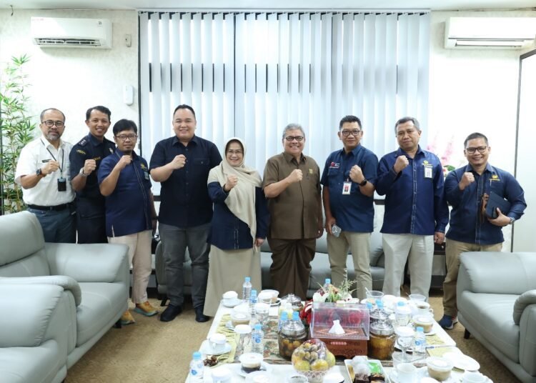 Ketua DPRD Sumbar Muhidi menggelar pertemuan strategis bersama Forum Perekonomian dan Pembangunan (FEBA) Sumbar pada Rabu (22/1)